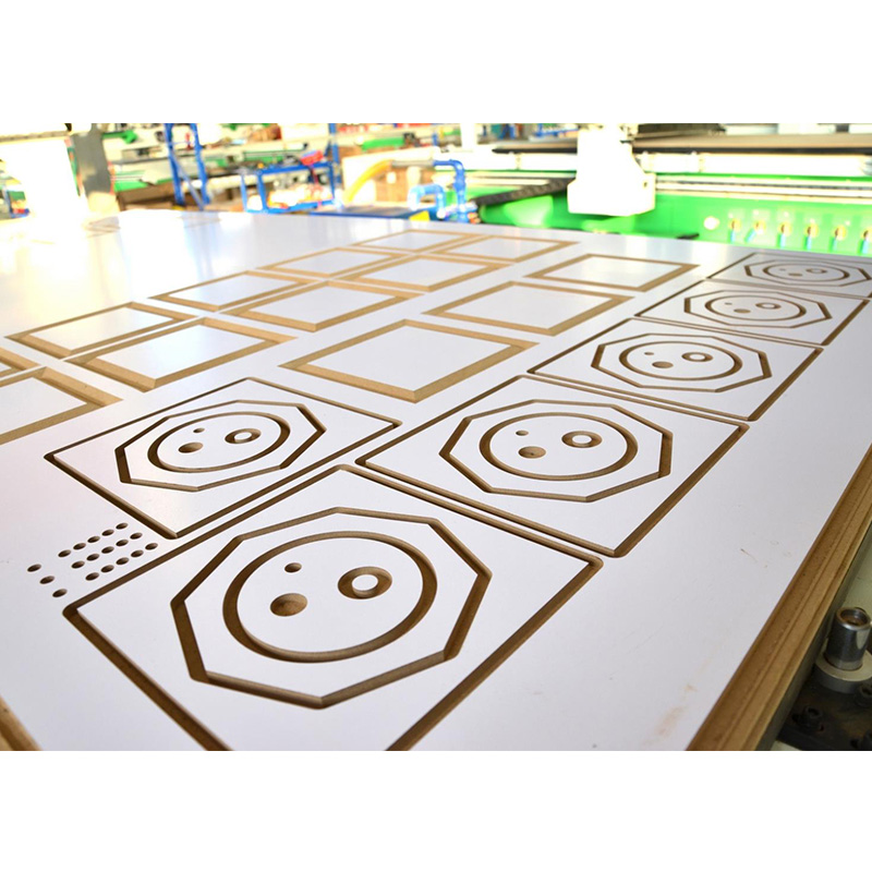 1325 Máquina de gravura de madeira automatizada Router CNC